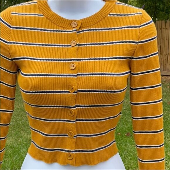 Take 50% OFF- Forever21 Striped Croptop Sweater, Size-S - Picture 2 of 5